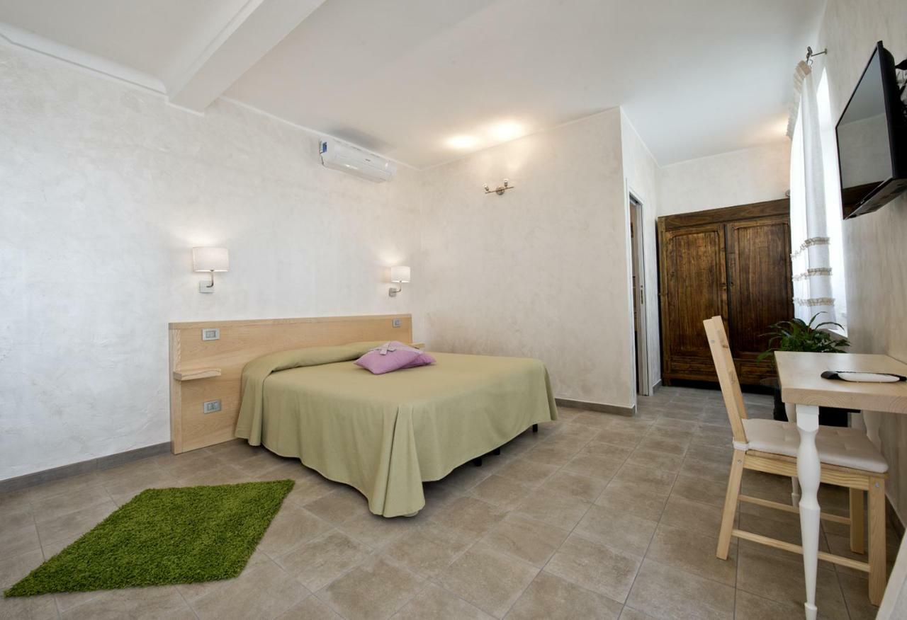 Camera Matrimoniale/Doppia con Letti Singoli con Letto Supplementare